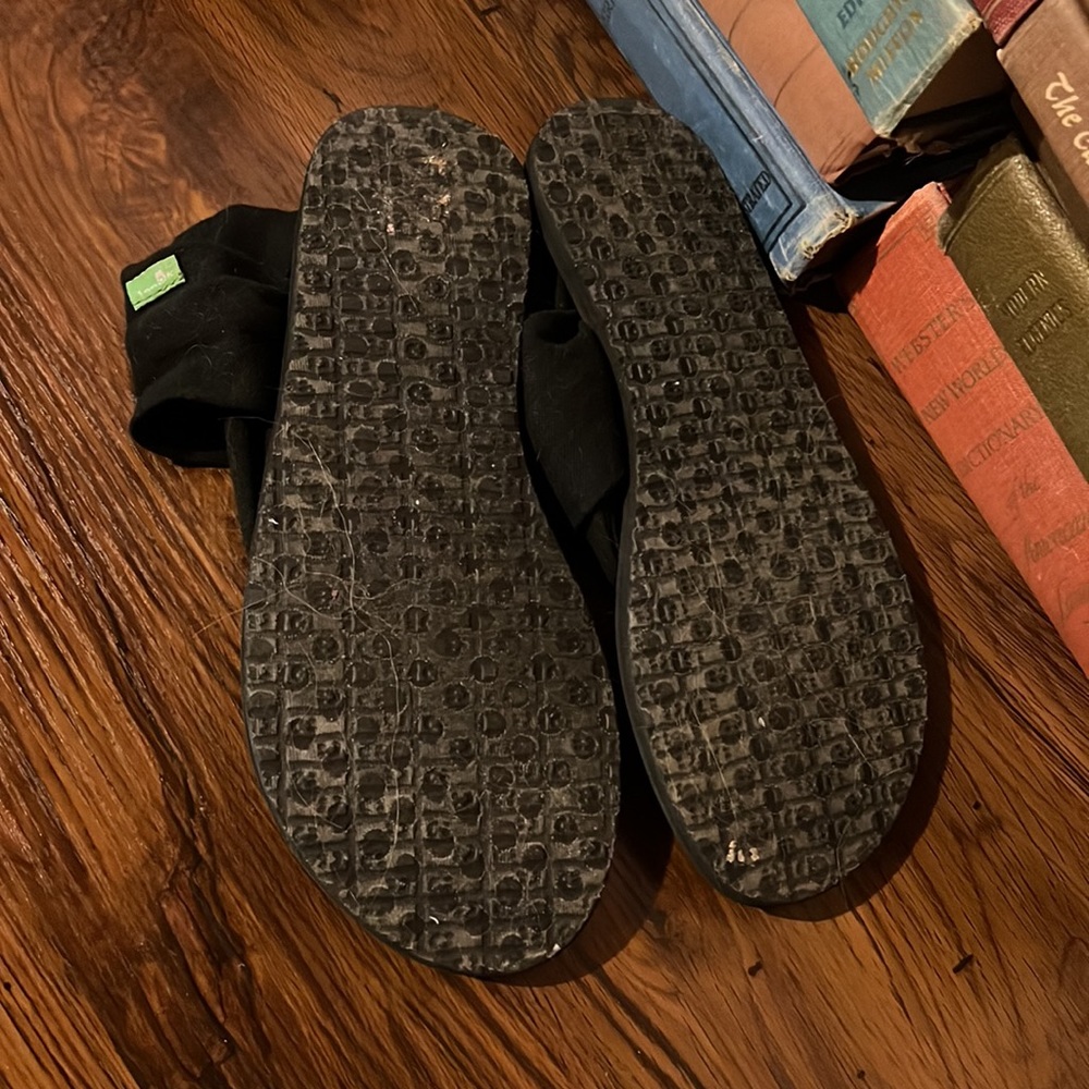 Black Sanuk Yoga Sling Sandals - Women’s size 8 - Picture 2 of 3